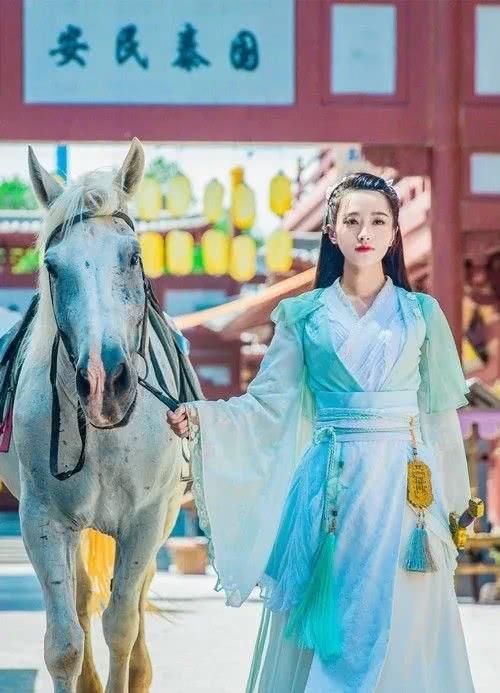 女主网游新篇章，虚拟世界的文学冒险