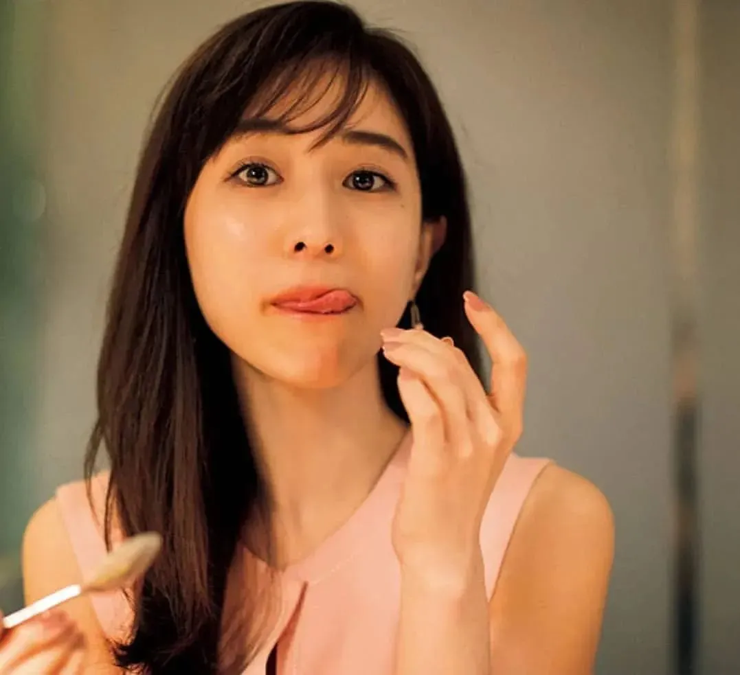 内田美奈子时尚潮流追踪与学习指南，最新时尚趋势详解