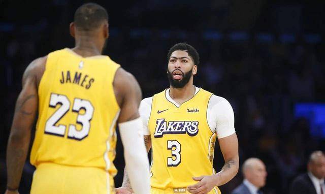 湖人与快船最新比赛,湖人与快船最新比赛,一场自然美景中的篮球盛宴