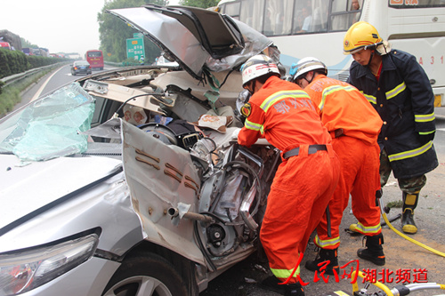 鄂州车祸最新动态,事故原因、救援进展及预防措施分析揭秘