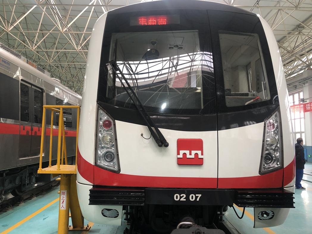 消防动漫人物,高科技守护者,点亮安全之光之光荣使命的守护者。