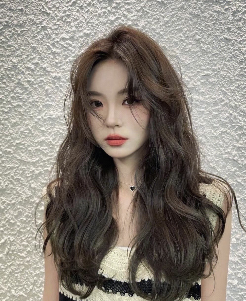 女烫发最新趋势,时尚变迁中的潮流引领力量